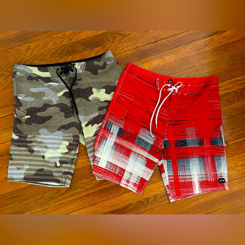 Bundle of 2 Oakley Men’s Boardhsorts